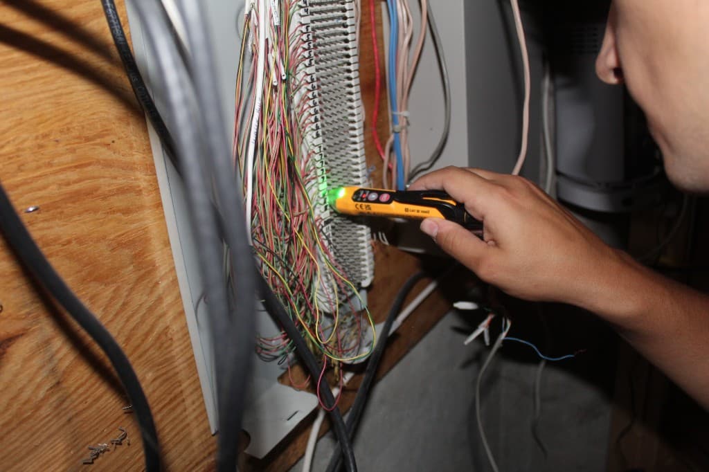 Testing low-voltage wiring on site
